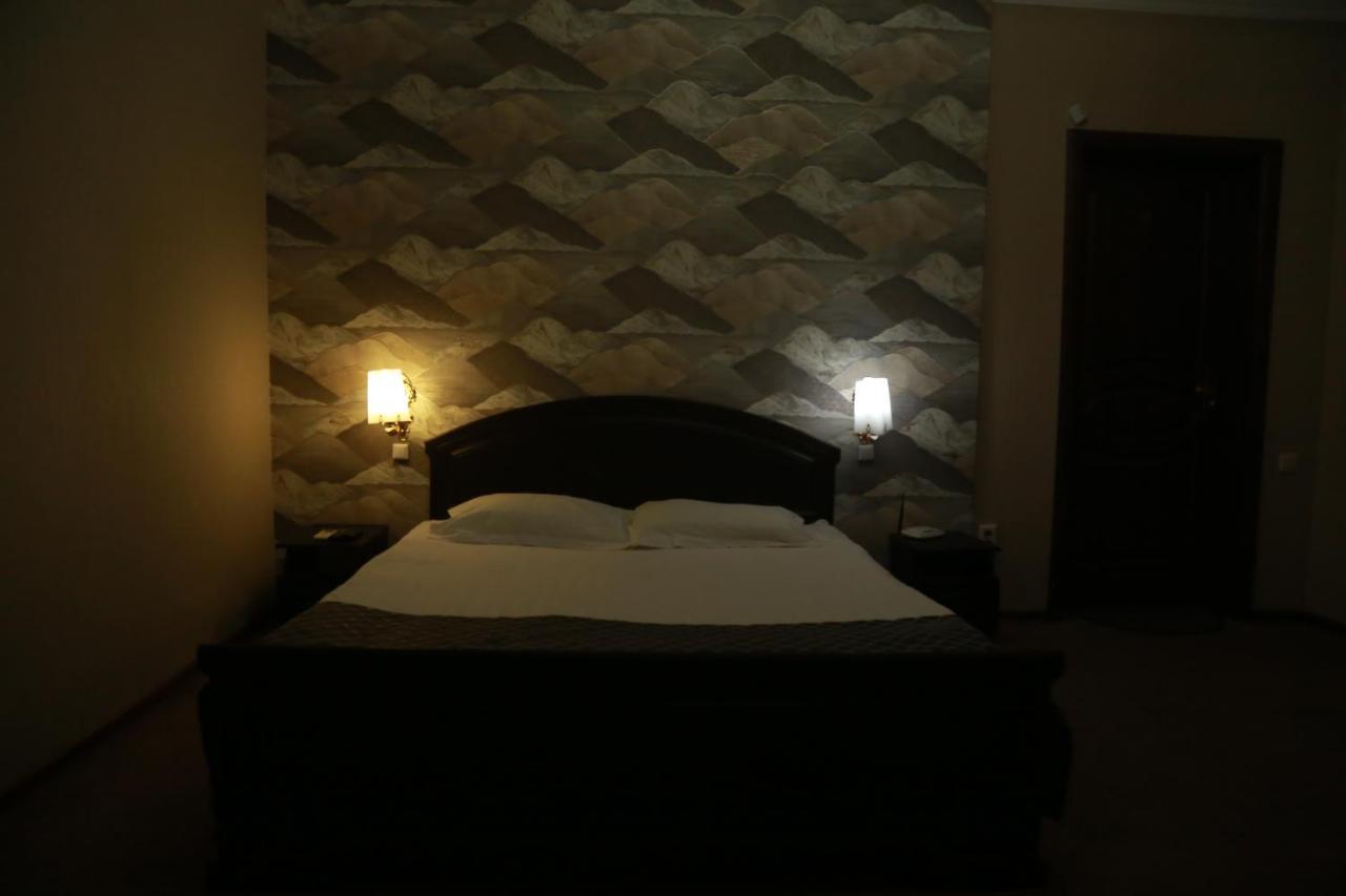Vip Mini Hotel Semey Exterior foto