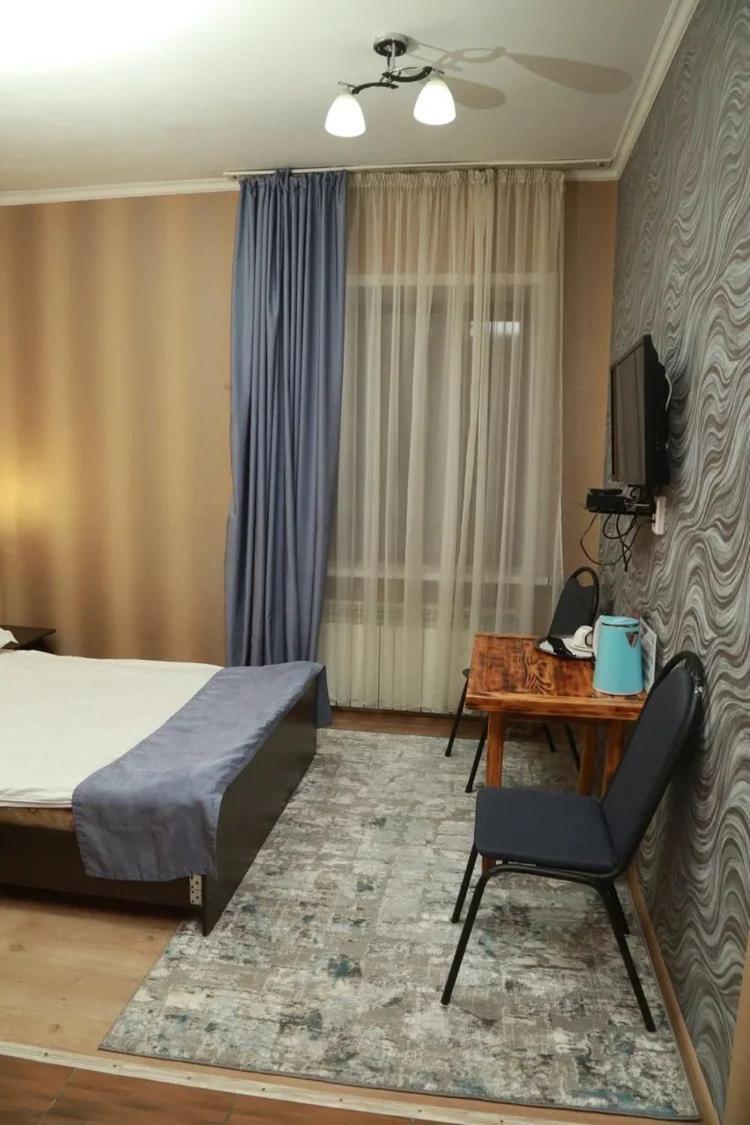 Vip Mini Hotel Semey Exterior foto