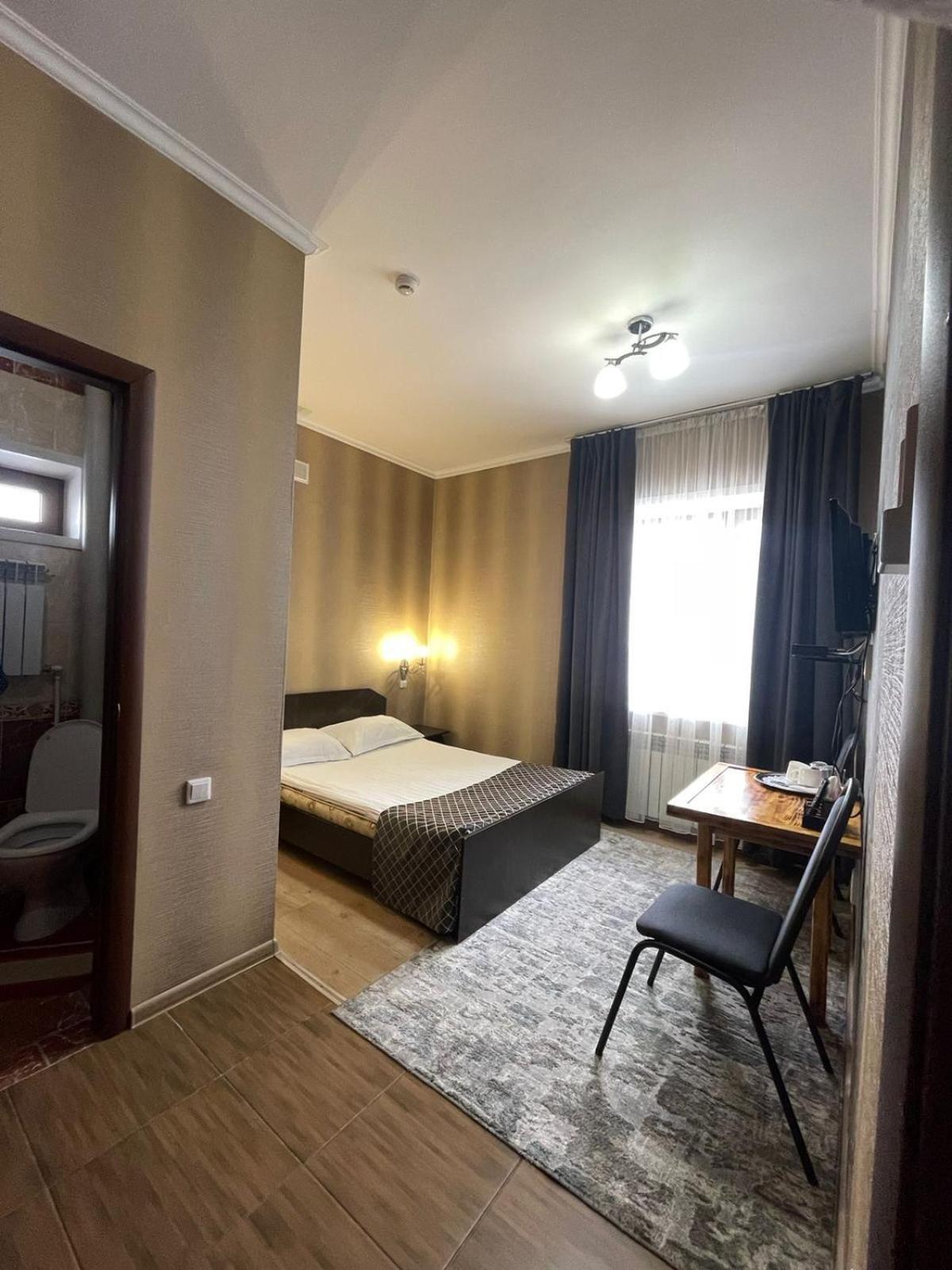 Vip Mini Hotel Semey Exterior foto