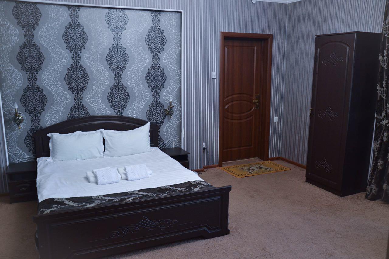 Vip Mini Hotel Semey Exterior foto